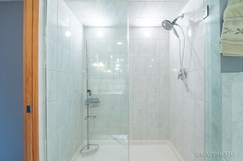 6067 Caldwell Ave, Chicago IL  60646-4835 exterior