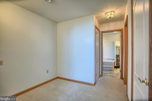 409 Dart Dr, Hanover PA 17331-1327 exterior