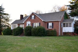 304 Mountain View Dr, Morganton, NC 28655-8987