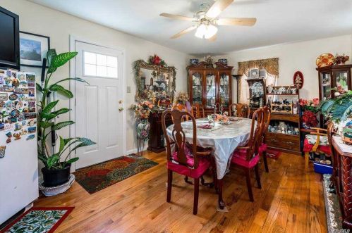 47 Carl St, Valley Stream NY 11580-4035 exterior