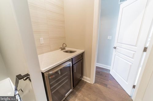 1239 17 St, Philadelphia PA 19121-5029 exterior