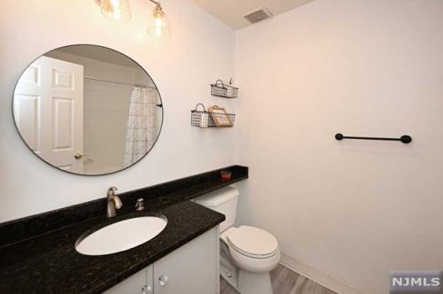 1422 York St, Mahwah NJ 07430-3268 exterior