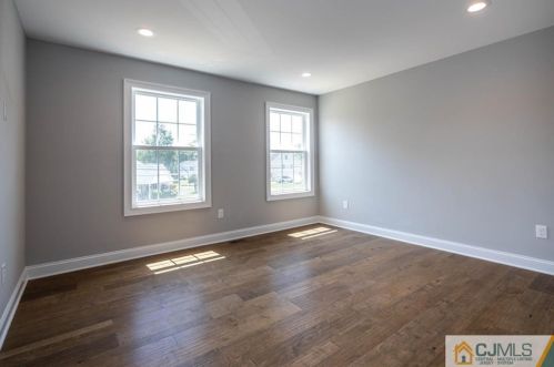 48 Brookville Rd, Edison NJ 08817-4141 exterior