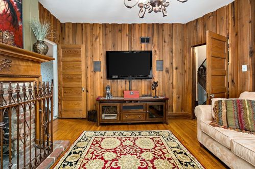 654 Bower Hill Rd, Pittsburgh PA 15243-2040 exterior