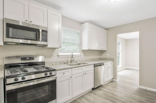 985 Cherry Laurel Dr, Lithonia GA  30058-3101 exterior