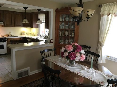 25 Pearl St, Windsor Locks CT 06096-1421 exterior