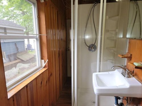 8 Arnold Ln, Killingly CT 06241-1515 exterior