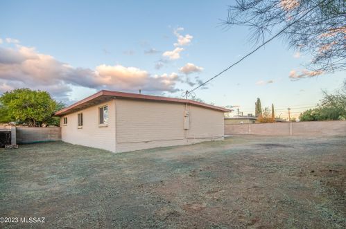 7026 Calle Ileo, Tucson AZ  85710-5436 exterior