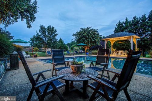 13606 Mt Prospect Dr, Rockville MD 20850-3510 exterior