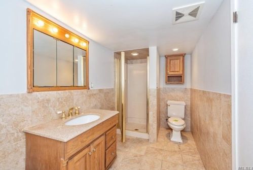 42 Rensselaer Dr, Commack NY 11725-4527 exterior