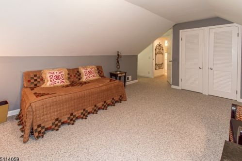 1490 Fox Trl, Mountainside NJ 07092-1301 exterior