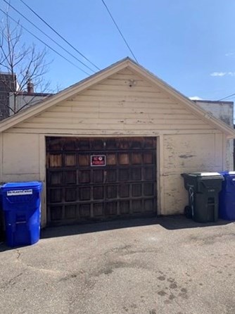 81 Cleveland St, Springfield MA  01104-2401 exterior