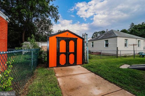 301 Hollywood Dr, Trenton NJ 08609-1805 exterior