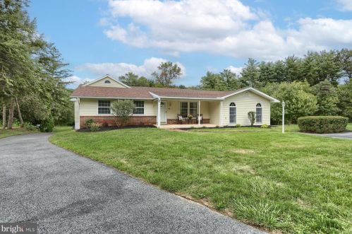 59 Meadow Ln, Lancaster, PA 17601-3702