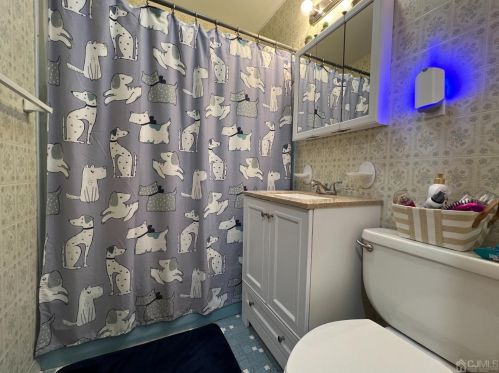 4 Crescent Rd, Edison NJ  08817-4125 exterior