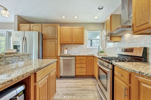 408 Larchmont Ct, Moon Twp PA  15108-9100 exterior