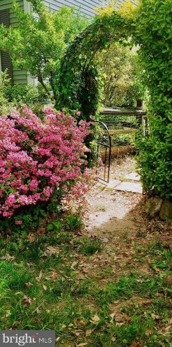 17218 Amity Dr, Rockville MD 20855-2578 exterior