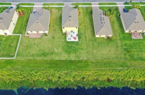 926 Bent Creek Dr, Fort Pierce FL  34947-1330 exterior