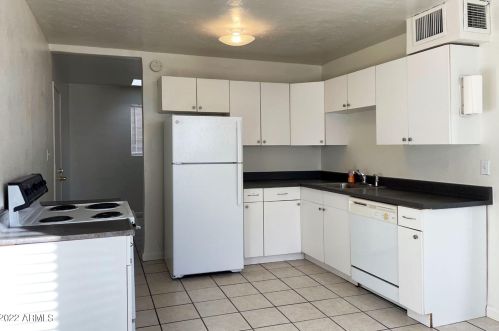 8835 28th Ave, Phoenix AZ  85051-4020 exterior