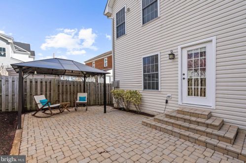 2415 2nd St, Arlington VA  22204-2011 exterior