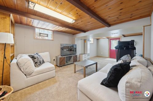 283 Longleaf Dr, Moon Twp PA  15108-3135 exterior