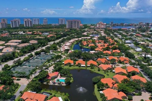 592 Beachwalk Cir, Naples FL 34108-7735 exterior