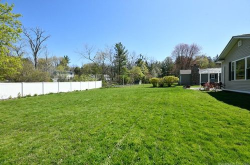 33 Edgewood Dr, Torrington CT 06790-5824 exterior