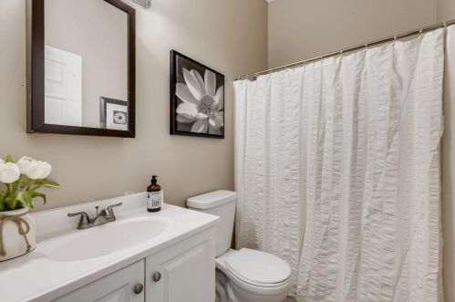 806 Earl St, Saint Paul MN 55106-3943 exterior