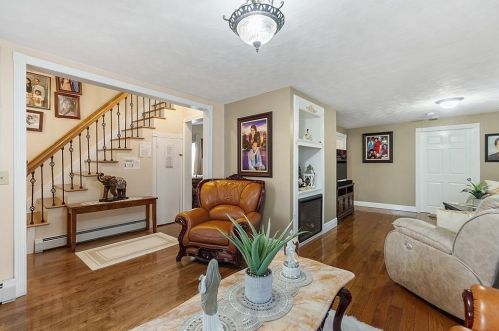 48 Trowbridge Circuit, Worcester MA 01603-2223 exterior