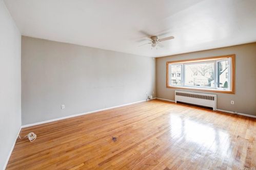 271 Claremont Ave, Mount Vernon, NY 10552-3305