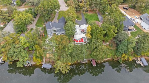 3272 Thorncrest Dr, Grand Rapids MI 49546-7353 exterior