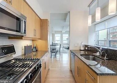 1425 Locust St, Philadelphia PA 19102-3832 exterior