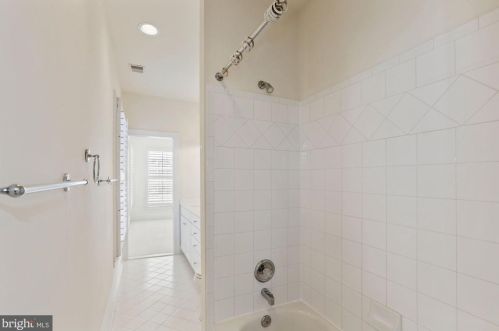 5802 Bent Twig Rd, Mc Lean VA 22101-1806 exterior