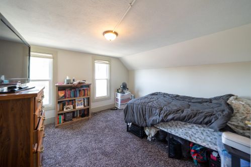 743 Bates St, Grand Rapids MI 49506-2615 exterior