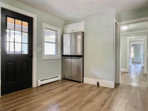 9 Washington St, Concord NH 03301-4172 exterior