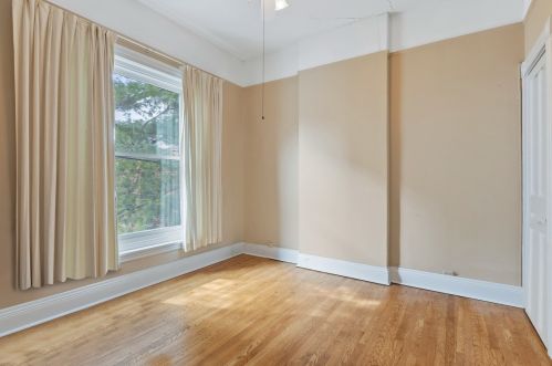 2206 Kenmore Ave, Chicago IL 60613-2916 exterior