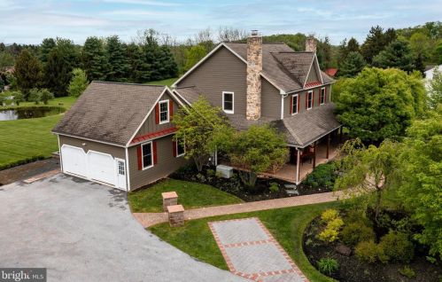 30 Hershey Dr, Pottstown PA 19465-8137 exterior