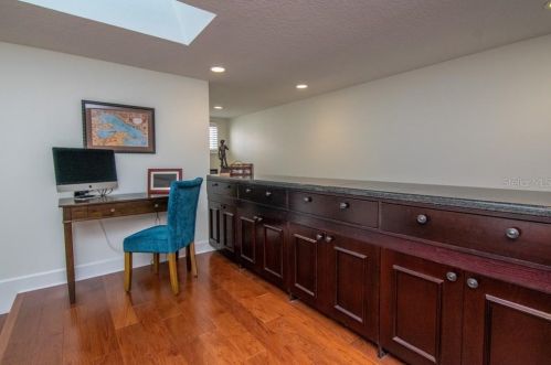 4949 Bayshore Blvd, Tampa FL 33611-3851 exterior