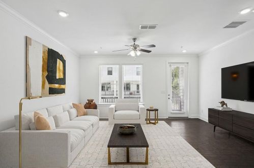 6607 Beacon Dr, Atlanta GA 30328 exterior