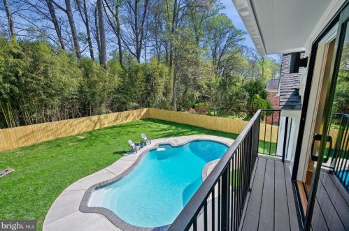 6705 Buttermere Ln, Bethesda MD  20817-1528 exterior
