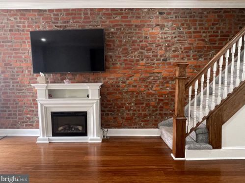 2122 Howard St, Philadelphia PA 19148-3333 exterior