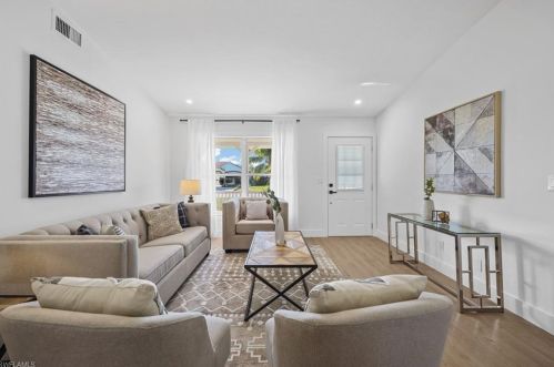 2630 55th St, Naples, FL 34116-7526