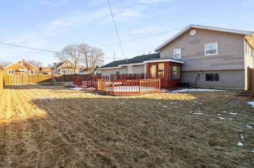 2004 Division St, Manitowoc WI 54220-6029 exterior