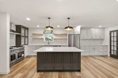 6873 Greenwich Ln, Dallas TX  75230-2845 exterior