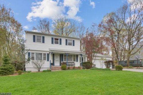 25 Hickory Pl, Livingston, NJ 07039-3614