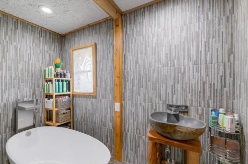 12422 Deer Trak, Austin TX 78727-5746 exterior