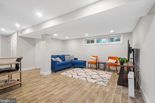 5052 Queens Stroll Pl, Washington DC 20019-6135 exterior