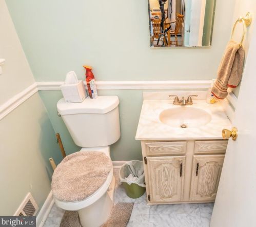 12 Crst Park Ct, Silver Spring MD 20903-1305 exterior