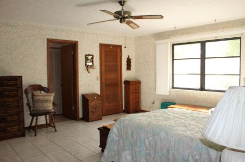 372 Carter Ave, Fort Pierce FL 34983-2998 exterior