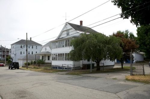 34 Rutland St, Woonsocket, RI 02895-3505